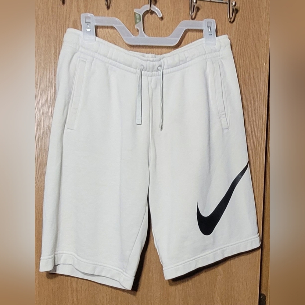 Nike beige with black big logo,pre-loved men shorts.Size : Medium